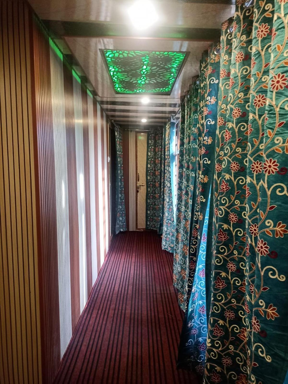 Backyard Stays With Dal Lake View Srīnagar Exterior foto